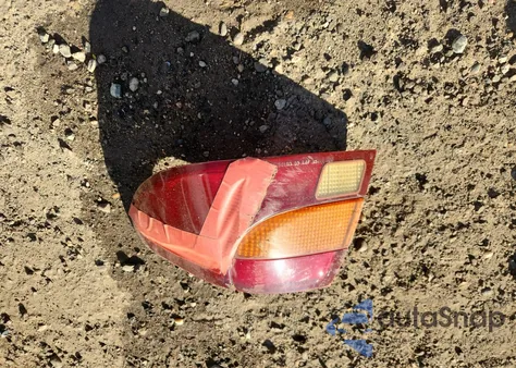 2001 Saturn Sl1 from USA, damaged, VIN 1G8ZG528X1Z301580